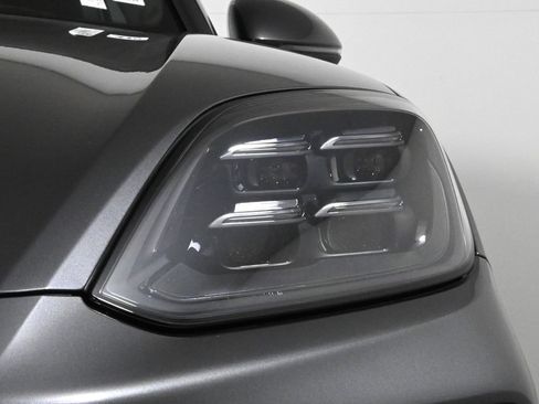 Used 2026 Porsche Cayenne Coupe AWD/4WD image 11