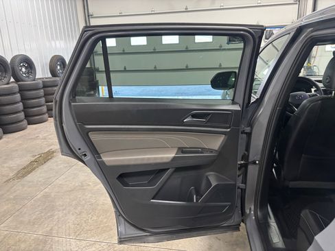 Used 2023 Volkswagen Atlas SE w/ Technology Package w/ Black Wheel Package image 29