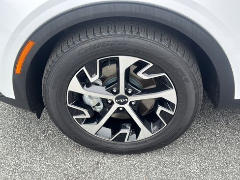 Used 2023 Kia Sportage EX image 11