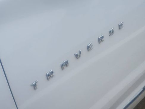 Used 2023 Chevrolet Traverse Premier FWD image 10