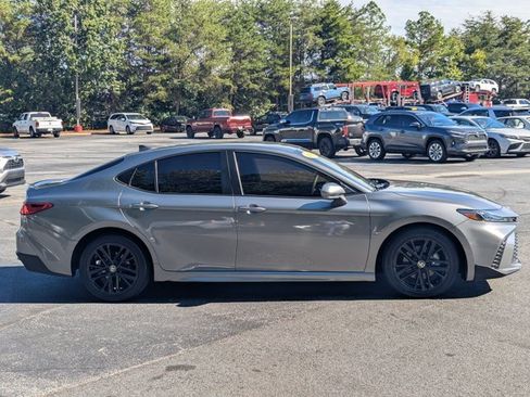 Used 2025 Toyota Camry SE image 8