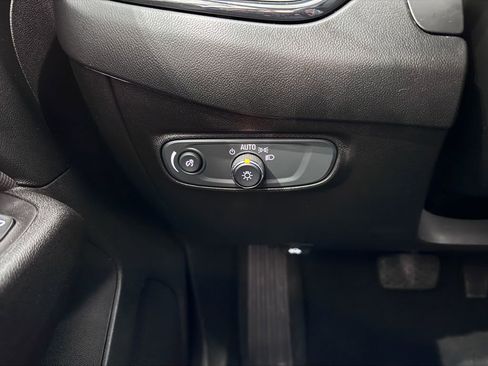 Used 2022 Chevrolet Equinox RS image 24