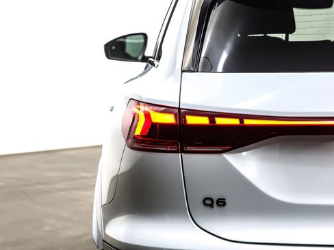 Used 2025 Audi Q6 e-tron Premium w/ Convenience Package image 16