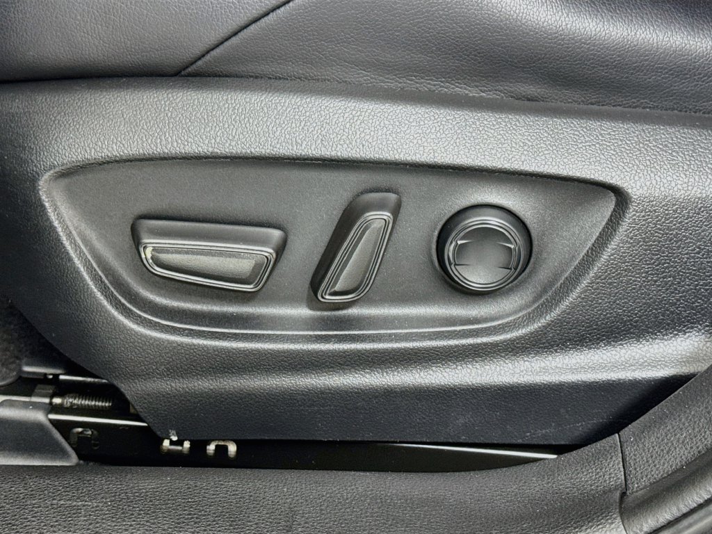 Used 2022 Toyota Corolla XSE w/ Carpet Mat Package (TMS) FWD image 18