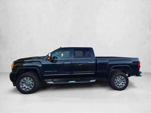 Used 2019 GMC Sierra 2500 Denali w/ Duramax Plus Package AWD/4WD image 8