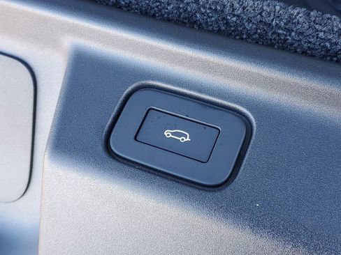 New 2026 Land Rover Range Rover Long Wheelbase SE image 8