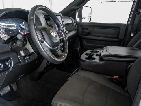 Used 2024 RAM 3500 Tradesman w/ Chrome Appearance Group AWD/4WD image 14