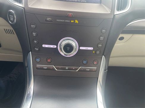 Used 2020 Ford Edge Titanium w/ Equipment Group 301A FWD image 28