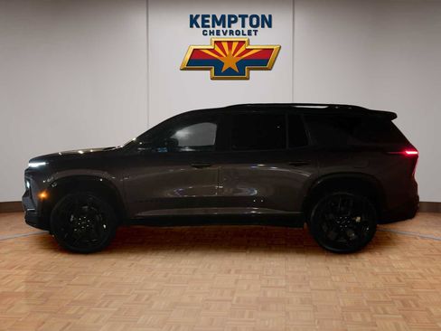 Used 2024 Chevrolet Traverse RS image 3
