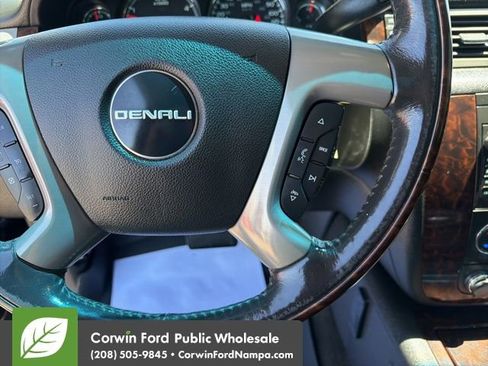 Used 2011 GMC Sierra 2500 Denali w/ Suspension Package, Off-Road AWD/4WD image 17
