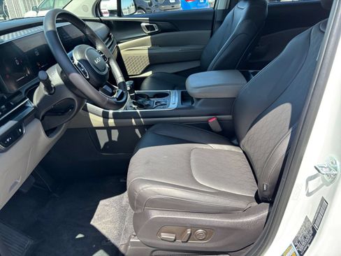 Used 2026 Kia Carnival FWD image 28