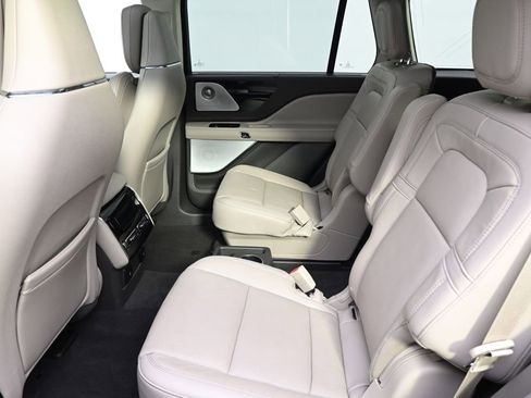 Used 2023 Lincoln Aviator Reserve w/ Equipment Group 201A AWD/4WD image 21