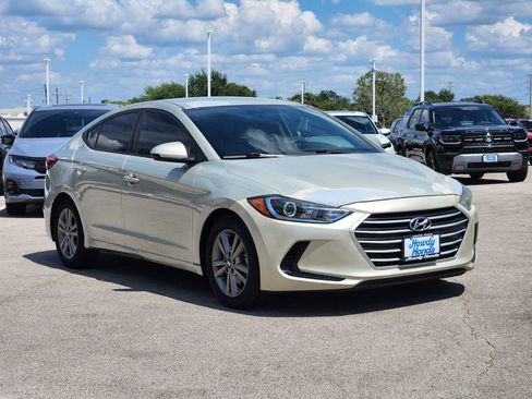 Used 2017 Hyundai Elantra SE FWD image 3
