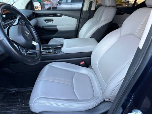 Used 2024 Honda Pilot Touring image 9