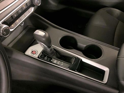 Used 2025 Nissan Altima 2.5 SV FWD image 17