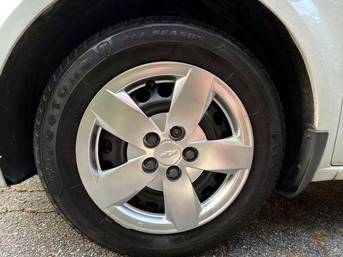 Used 2014 Chevrolet Sonic LS image 34