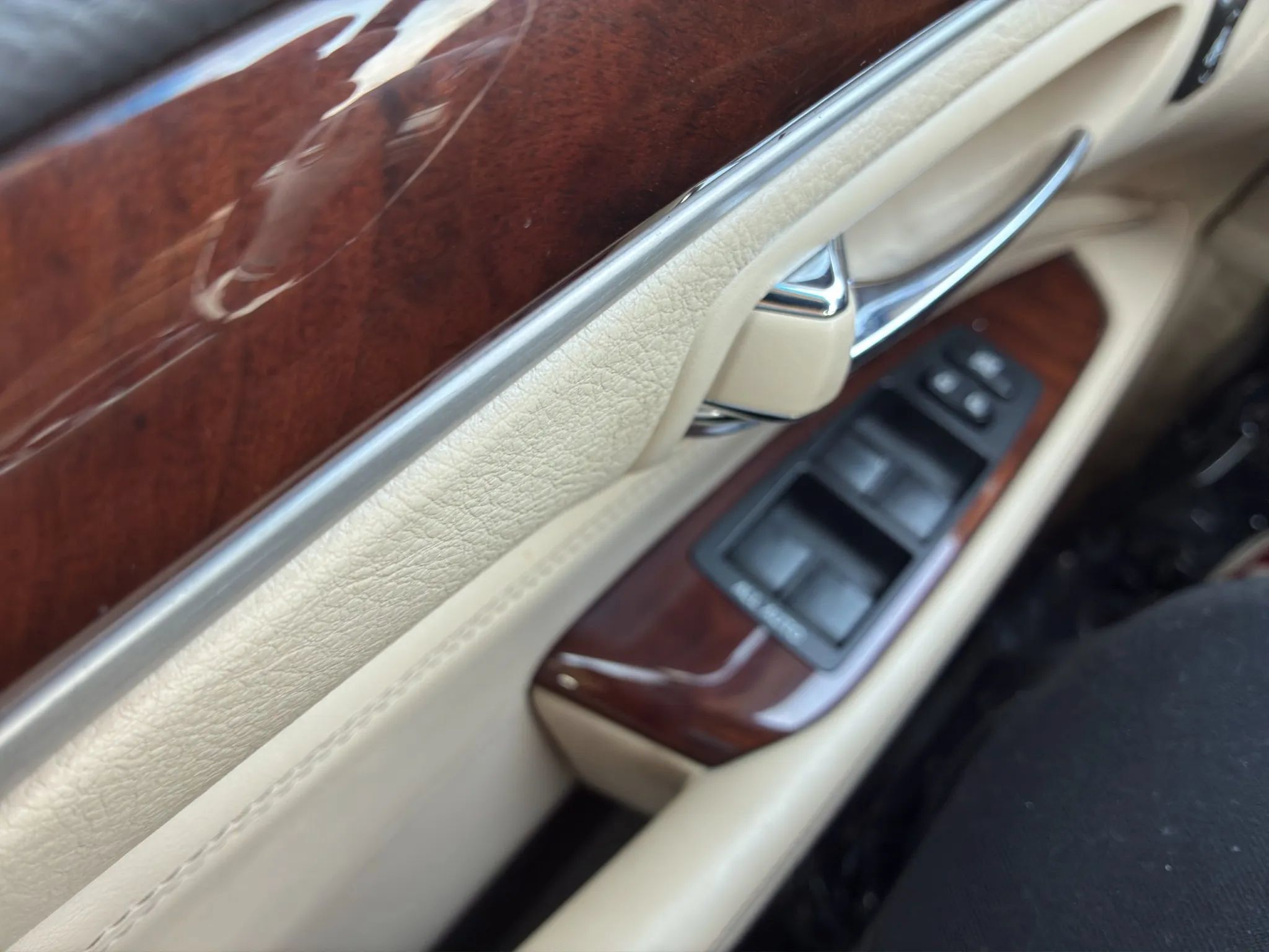 Used 2013 Lexus LS 460 AWD w/ Comfort Pkg image 12