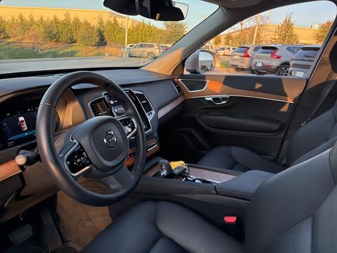 Used 2024 Volvo XC90 B6 Plus w/ Protection Package Premier image 19