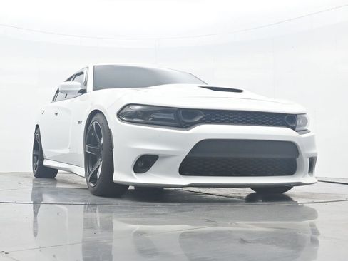 Used 2019 Dodge Charger Scat Pack RWD image 27