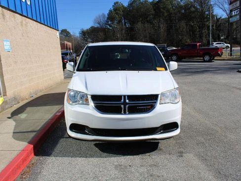 Used 2017 Dodge Grand Caravan SE image 2