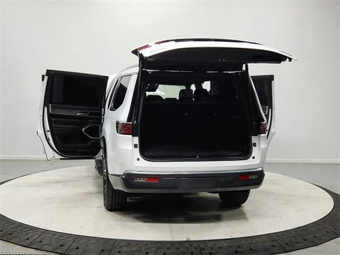 Used 2022 Jeep Wagoneer Series III image 14