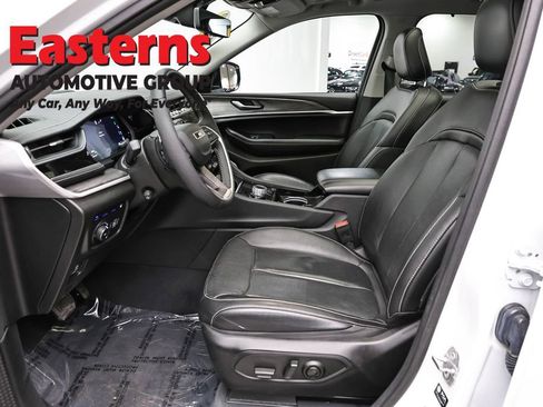 Used 2022 Jeep Grand Cherokee Limited 4xe w/ Luxury Tech Group II AWD/4WD image 13