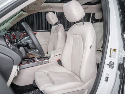 New 2026 Mercedes-Benz GLB 250 image 10