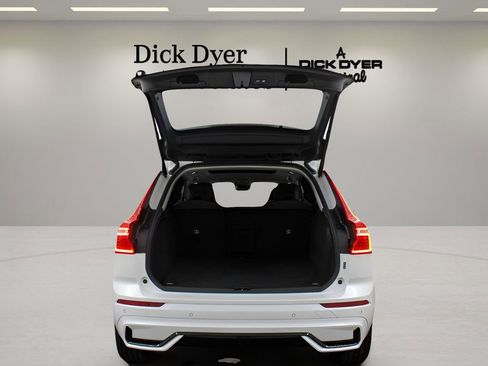 Certified 2025 Volvo XC60 B5 Core image 63