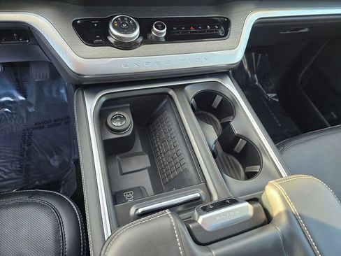 Certified 2025 Ford Expedition Max Platinum image 26