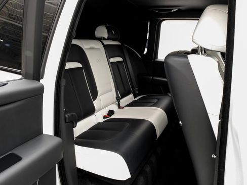 Used 2022 Rolls-Royce Cullinan Black Badge image 31