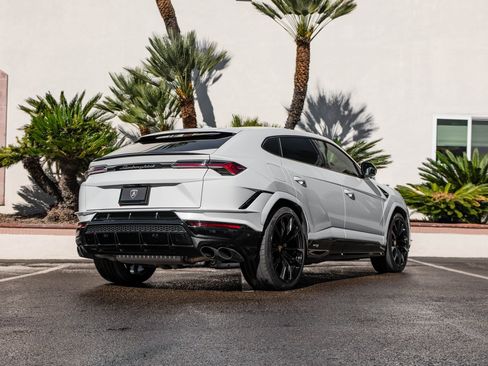Used 2024 Lamborghini Urus S image 3