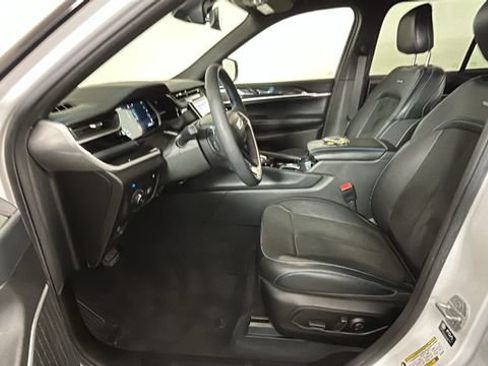 Used 2022 Jeep Grand Cherokee Trailhawk AWD/4WD image 11