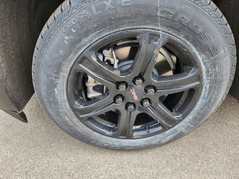 Used 2023 GMC Acadia AT4 w/ Technology Package image 17