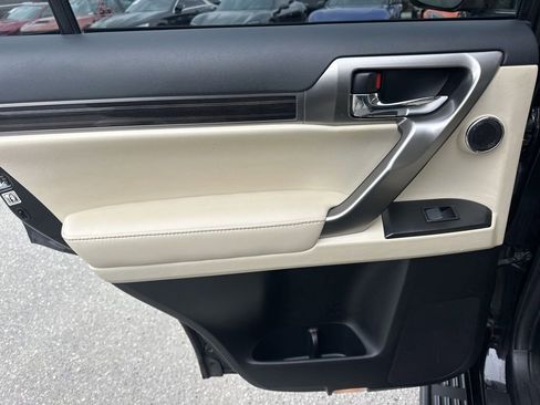 Used 2022 Lexus GX 460 Premium w/ Premium Plus Package image 30