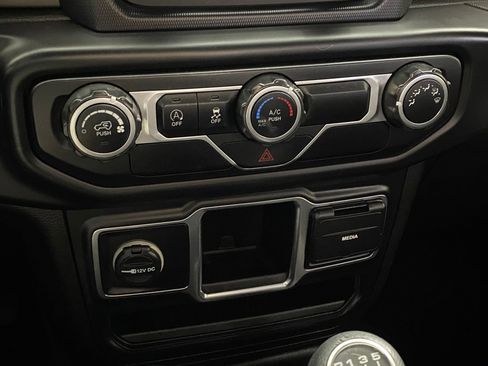 Used 2019 Jeep Wrangler Sport image 26