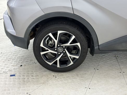 Used 2019 Toyota C-HR XLE FWD image 13