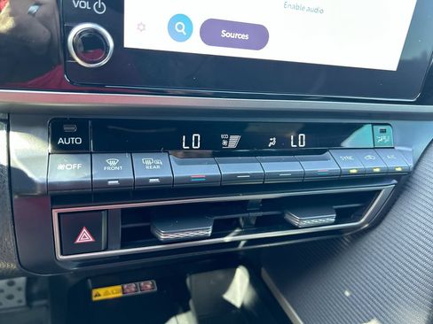 Used 2025 Toyota Camry SE w/ Convenience Package FWD image 26