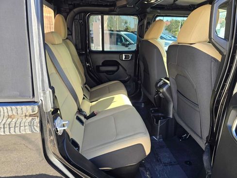Used 2023 Jeep Gladiator Sport AWD/4WD image 13