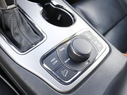 Used 2020 Jeep Grand Cherokee Overland image 31