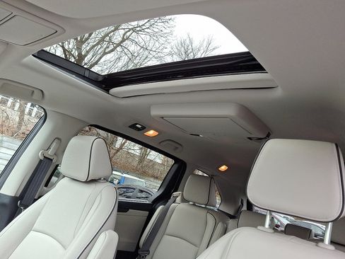 Certified 2025 Honda Odyssey Touring image 12