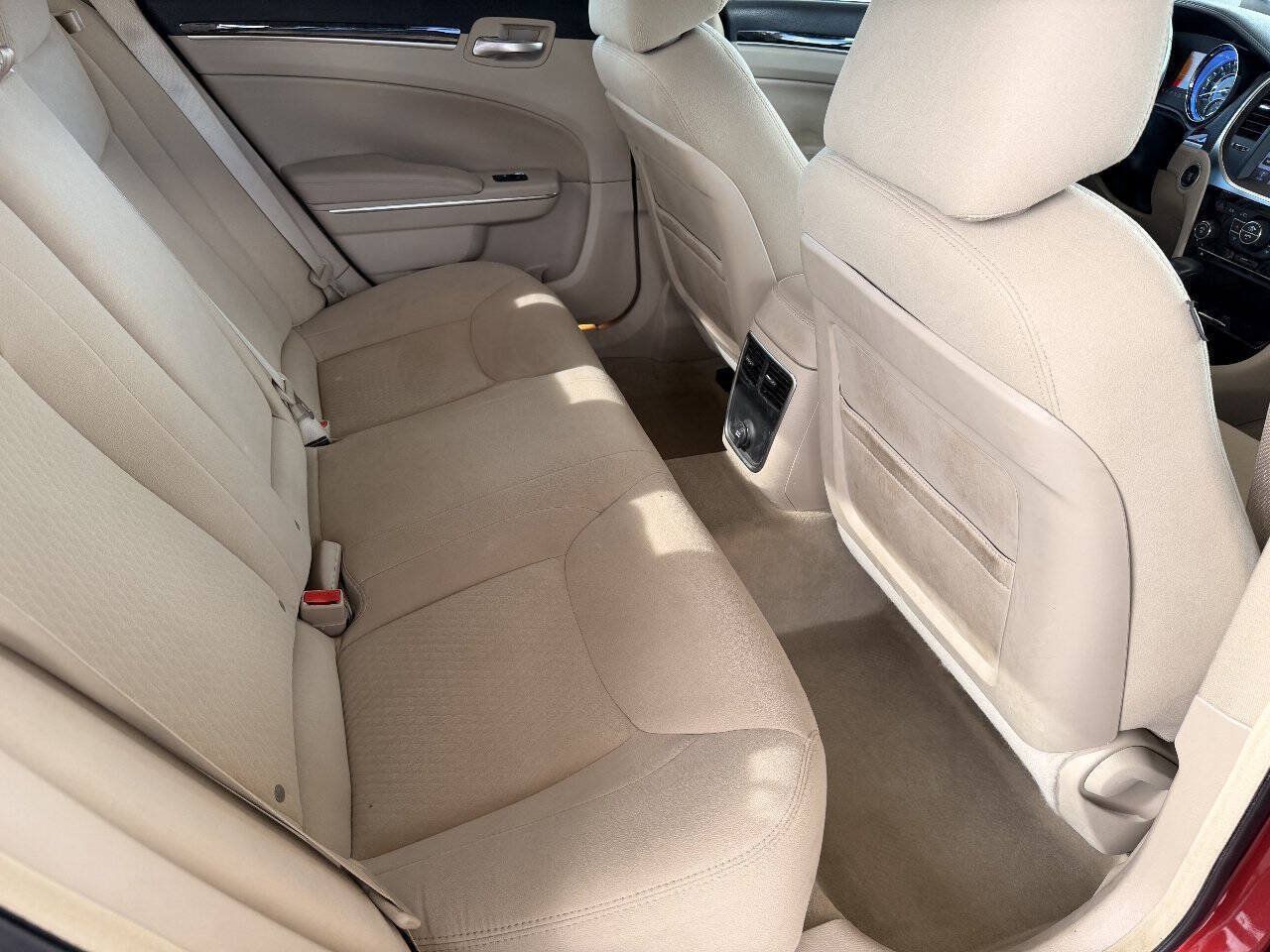 Used 2011 Chrysler 300 RWD image 12