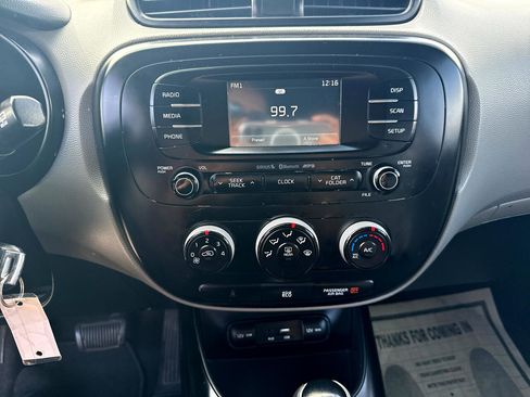 Used 2016 Kia Soul + image 18