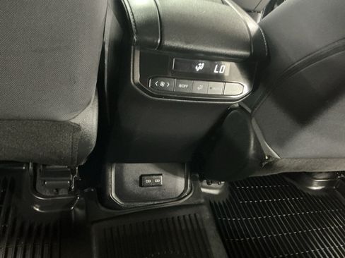 Used 2023 Toyota Highlander LE AWD/4WD image 12