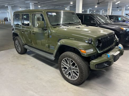 Used 2024 Jeep Wrangler High Altitude AWD/4WD image 2