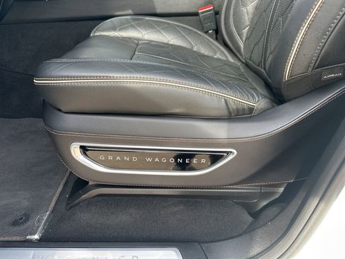 Used 2022 Jeep Grand Wagoneer Series III image 16