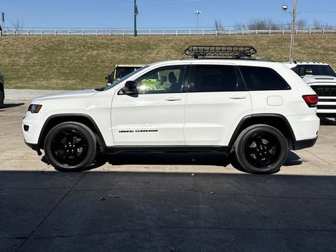 Used 2019 Jeep Grand Cherokee Laredo image 12