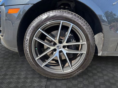 Used 2025 Porsche Macan AWD/4WD image 9