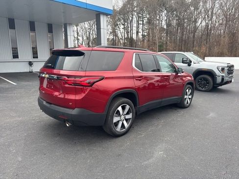 Used 2023 Chevrolet Traverse LT w/ LT Premium Package image 7