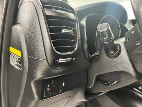 Used 2019 Kia Soul image 15