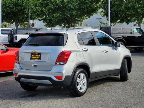 Used 2020 Chevrolet Trax LT w/ LT Convenience Package FWD image 4